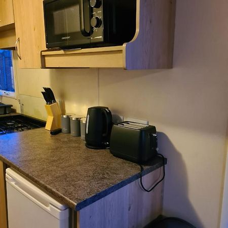 Cosy, Family Caravan Near The Beach Clacton-on-Sea Eksteriør billede