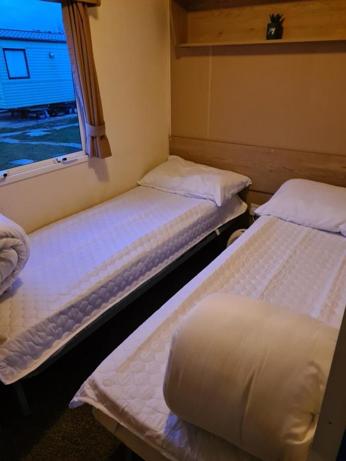 Cosy, Family Caravan Near The Beach Clacton-on-Sea Eksteriør billede
